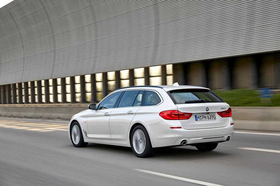  BMW 520d Touring Luxury Line 2017 года  (WW) (фото 15 из 40)